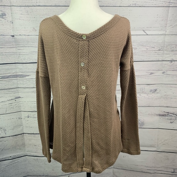 Tan Waffle Top with Lower back cut with buttons - Picture 4 of 7